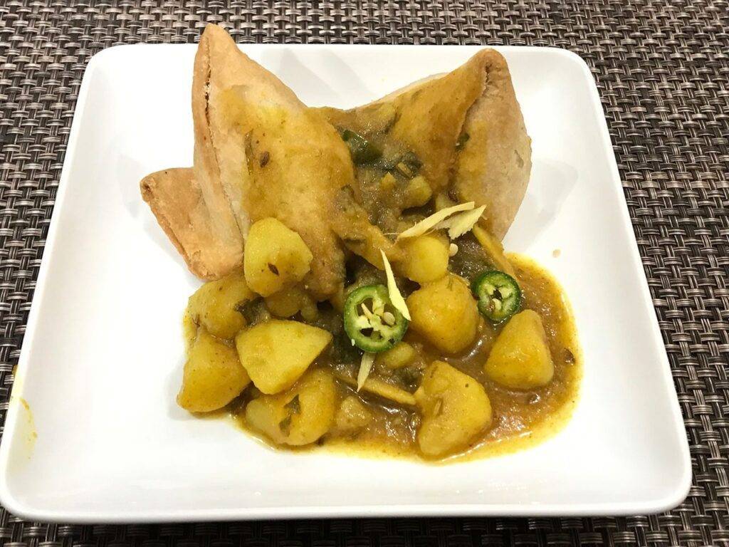 Samosa with Spicy Aloo