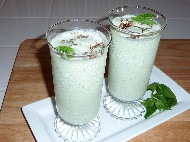 Easy Sweet Lassi Recipe (Indian Yogurt Drink)