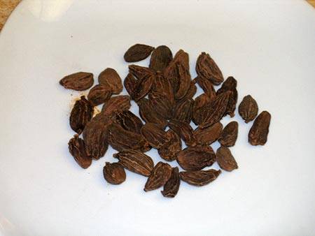 Black Cardamom (kali elaichi)